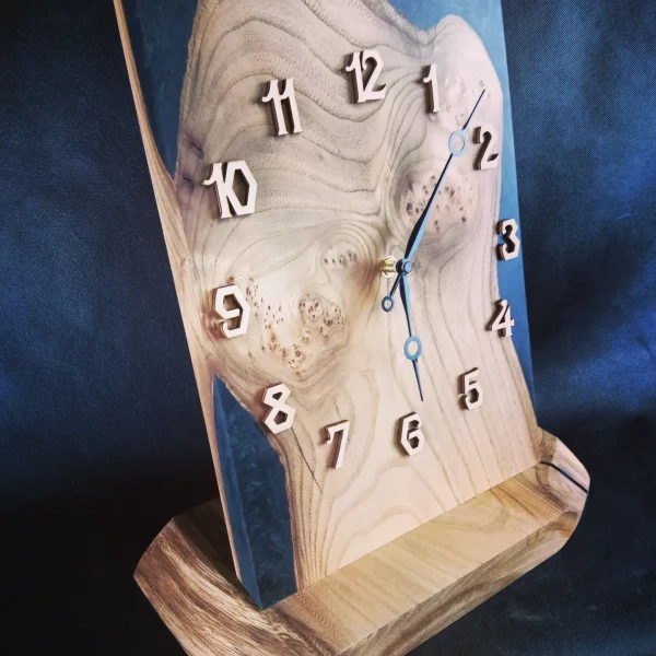goodwood - drevené hodiny so živicou